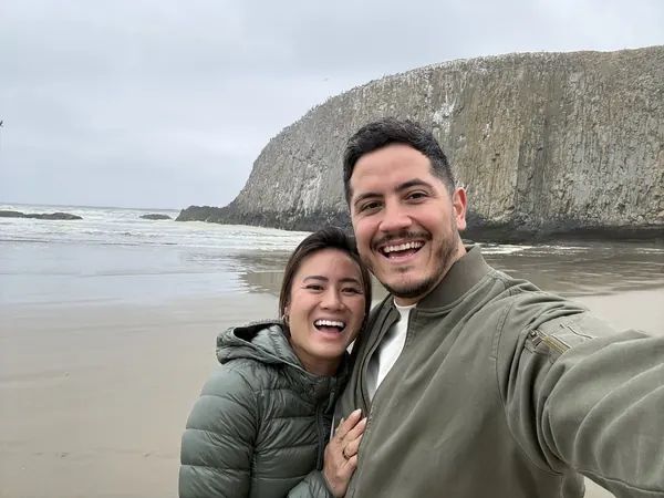 Linh y Pepe en la costa de Oregon